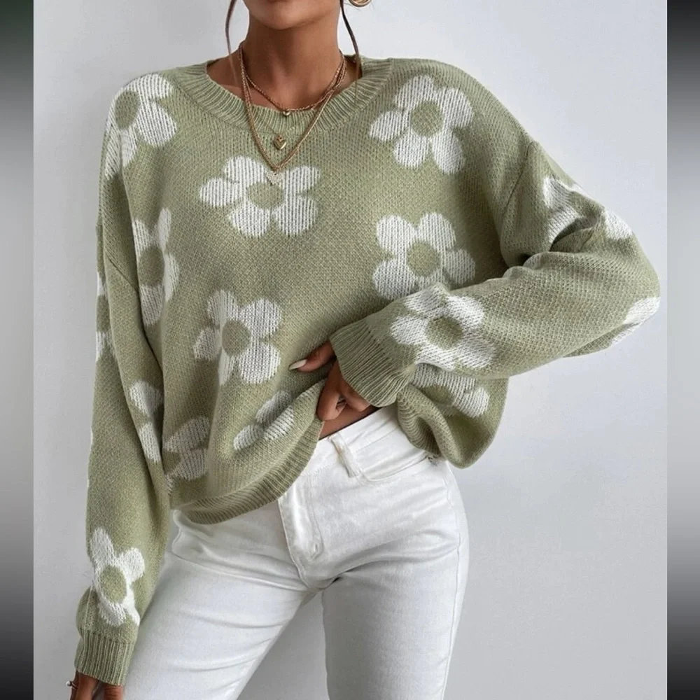 Cozy Flower Sweater - Picture 3 of 6